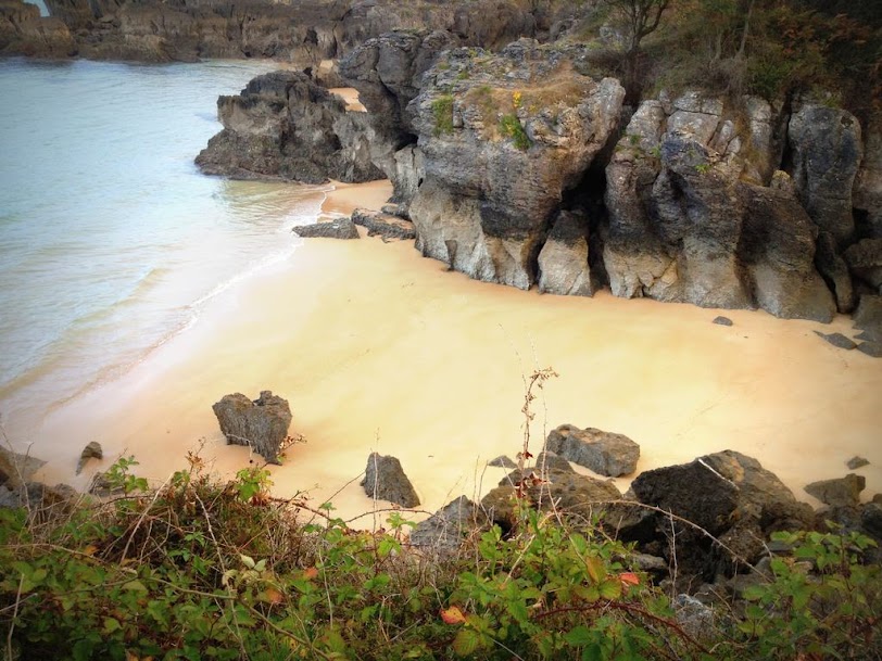 Cala punta de la mesa Paseo de la Costa Noja
