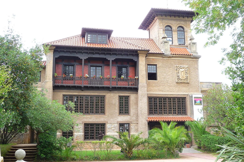 Palacio de los Marqueses de Albaicín Fachada frontal del Palacio de los Marqueses de Albaicín