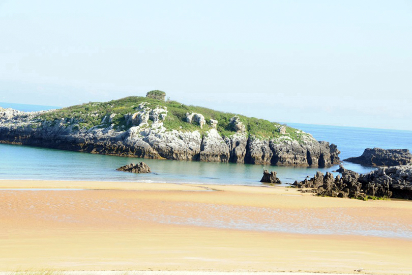 Islote de San Pedro, playa del Ris