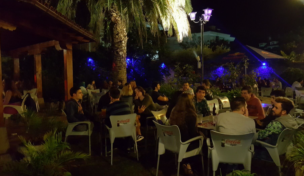 fiesta en noja sotileza terraza del bar sotileza de noja